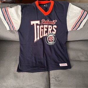 Mens T- Shirt. Detroit Tigers MLB. Mitchell & Ness.